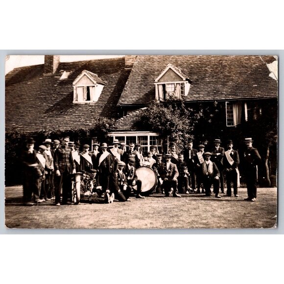 Vintage 1900s Black & White RPPC Of A Musical Group In Front Of A Cottage #1619 - Picture 1 of 2
